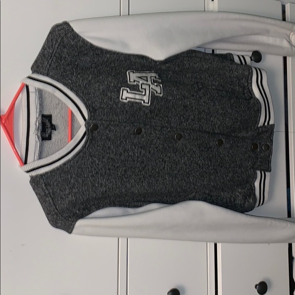 Hoodies and zip ups - Picture 3 of 6